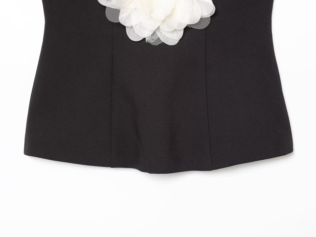 Women's contrasting flower decoration strapless top