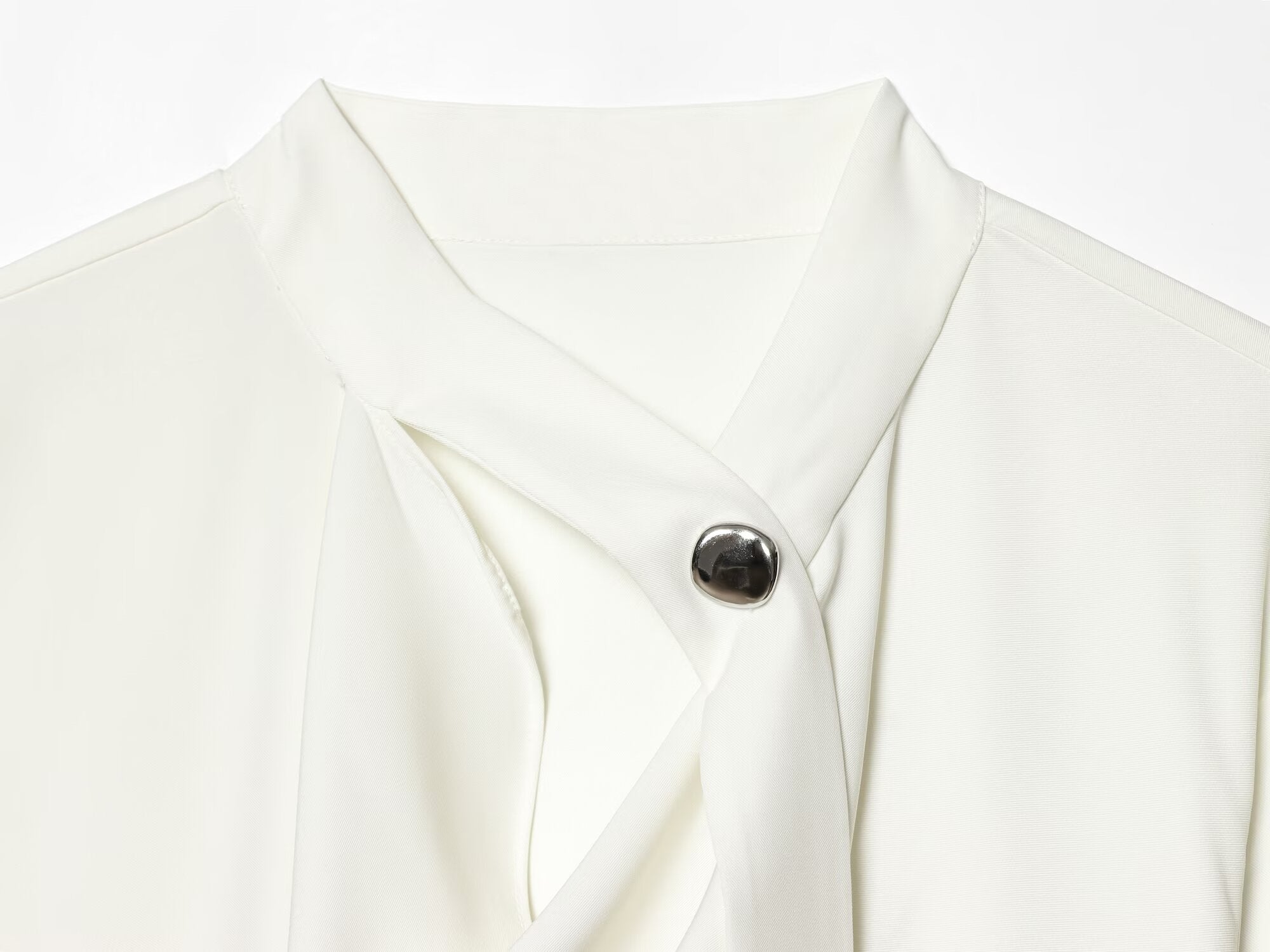 Women's lace up collar pleated shirt
